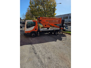 Camión con plataforma elevadora