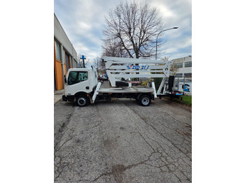 Camión con plataforma elevadora