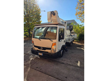 Camión con plataforma elevadora