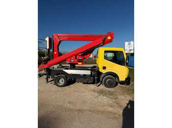 Camión con plataforma elevadora