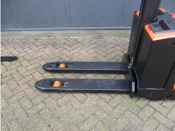 Apilador Toyota SWE 080L: foto 3 Apilador Toyota SWE 080L: foto 3