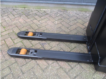 Apilador Toyota SWE 080L: foto 4 Apilador Toyota SWE 080L: foto 4