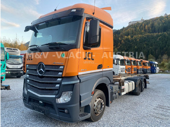 Camión portacontenedore/ Intercambiable Mercedes-Benz 2542: foto 2