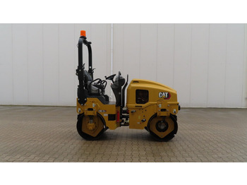 Apisonadora de asfalto CATERPILLAR