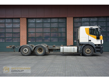 Camión chasis IVECO