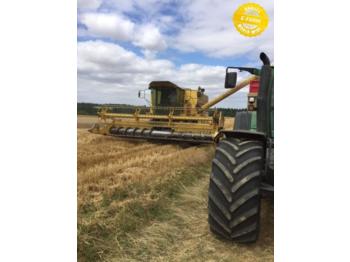 Cosechadora de granos New Holland TF44: foto 1