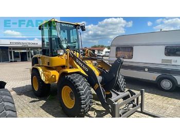 Miniexcavadora VOLVO L30