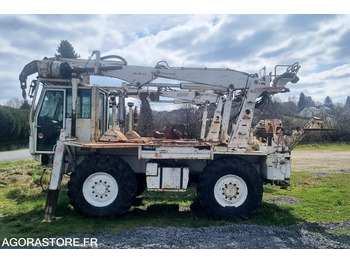 Leasing de  MACHINE A PLANTER LES POTEAUX - RISA CHALLENGER - 2001 - 3950heures MACHINE A PLANTER LES POTEAUX - RISA CHALLENGER - 2001 - 3950heures: foto 1