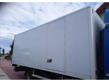 Camión caja cerrada