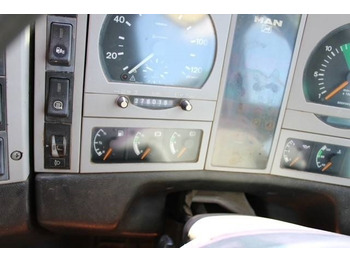 Barredora vial MAN M 2000: foto 4