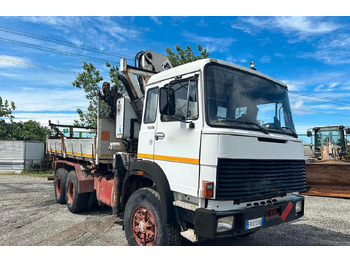 Camión caja abierta IVECO