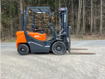Leasing de Doosan D 25 GP Doosan D 25 GP: foto 2