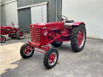 Tractor McCORMICK