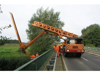 Camión con plataforma elevadora FAUN