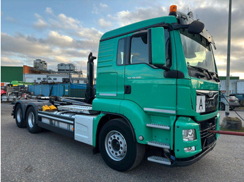 Camión caja abierta MAN