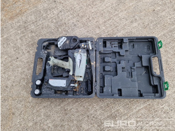 Equipo de construcción Hitachi NT65GS 3.6 Volt Cordless Nailer, 3 Batterys, Charger: foto 2