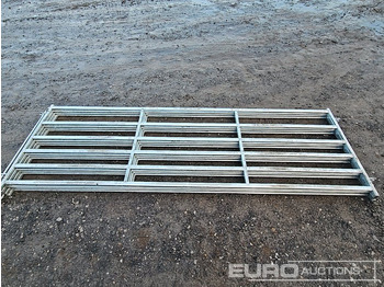 Maquinaria agrícola Unused 10' Galvanised Calf Hurdle (4 of): foto 3 Maquinaria agrícola Unused 10' Galvanised Calf Hurdle (4 of): foto 3