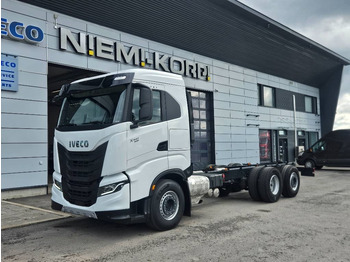 Camión chasis IVECO X-WAY