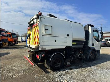 Barredora vial DAF LF180: foto 4