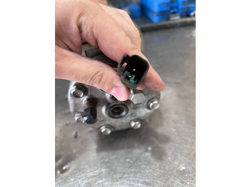 Piezas de recambio para Maquinaria de construcción CATERPILLAR AC Compressor: foto 4