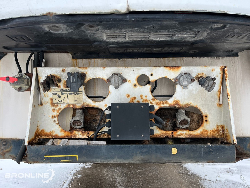 2003 KRONE SDR 27 Refrigerator semi trailer - Semirremolque frigorífico: foto 5 2003 KRONE SDR 27 Refrigerator semi trailer - Semirremolque frigorífico: foto 5