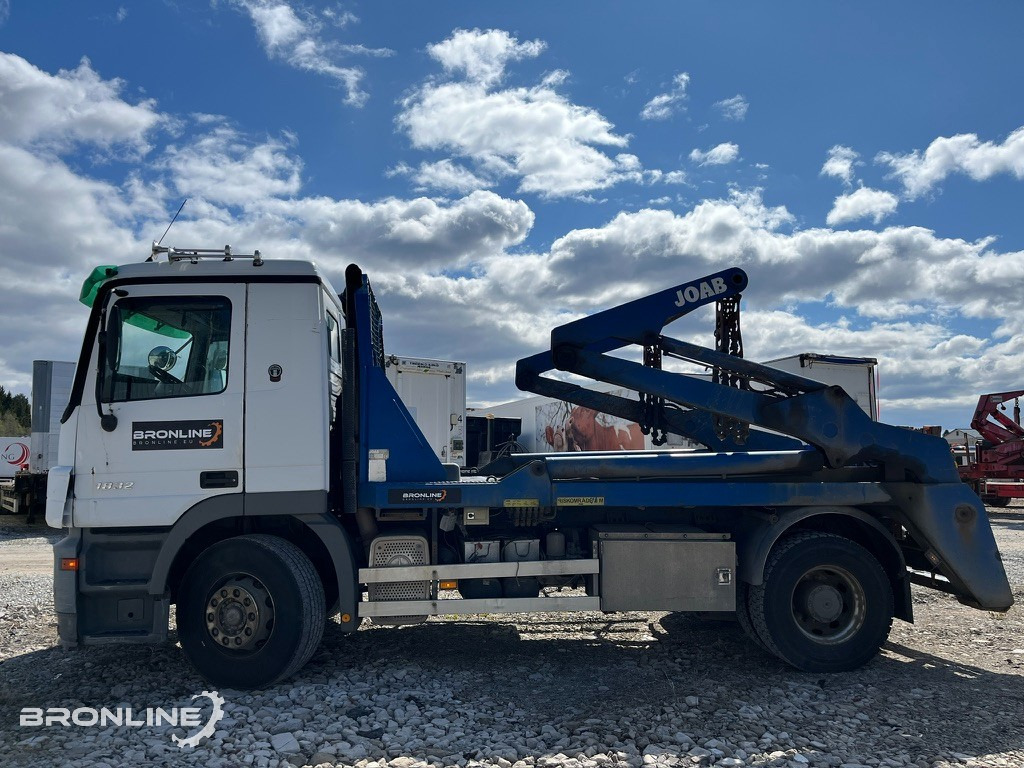 2004 Mercedes-Benz Actros 1832 Skip Loader Joab - Camión portacontenedor de cadenas: foto 3 2004 Mercedes-Benz Actros 1832 Skip Loader Joab - Camión portacontenedor de cadenas: foto 3