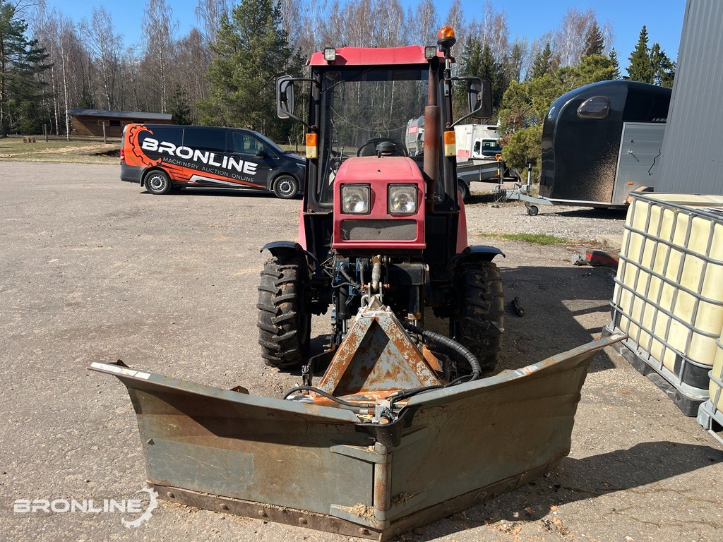 2016 Belarus 320.4 Tractor + Snow plow - Tractor, Cuchilla quitanieves: foto 1 2016 Belarus 320.4 Tractor + Snow plow - Tractor, Cuchilla quitanieves: foto 1