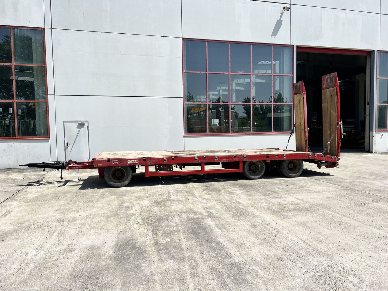 3 Achs Tiefladeranhänger mit gerader Ladefläche - Remolque góndola rebajadas: foto 1 3 Achs Tiefladeranhänger mit gerader Ladefläche - Remolque góndola rebajadas: foto 1