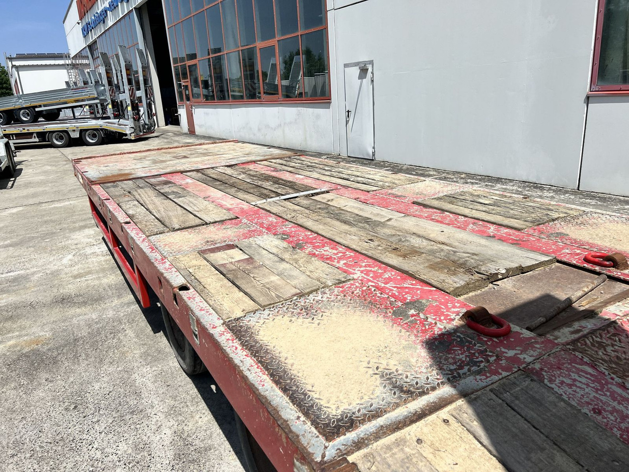 3 Achs Tiefladeranhänger mit gerader Ladefläche - Remolque góndola rebajadas: foto 4 3 Achs Tiefladeranhänger mit gerader Ladefläche - Remolque góndola rebajadas: foto 4