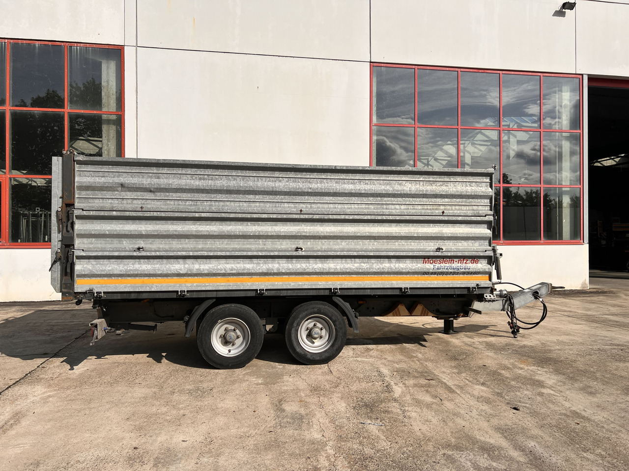 Möslein TDS 13 Schwebheim  13 t Tandemkipper- Tieflader, Aufsatzbordwände - Remolque volquete: foto 3 Möslein TDS 13 Schwebheim  13 t Tandemkipper- Tieflader, Aufsatzbordwände - Remolque volquete: foto 3