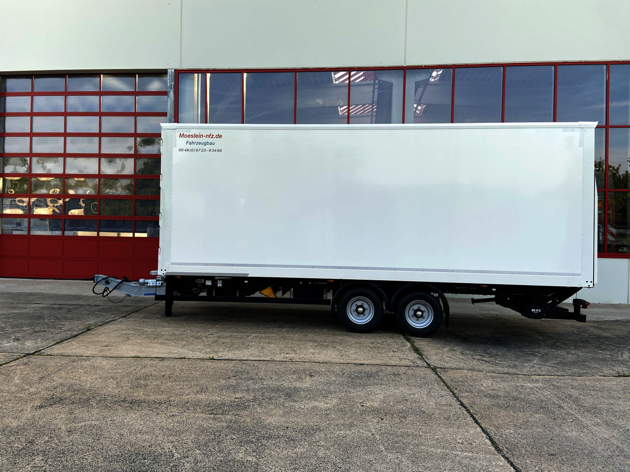 Leasing de Möslein TK0105D-L Weiß  Tandem Koffer, Ladebordwand 1,5 t + DurchladbarNeufahrzeug -- Möslein TK0105D-L Weiß  Tandem Koffer, Ladebordwand 1,5 t + DurchladbarNeufahrzeug --: foto 11