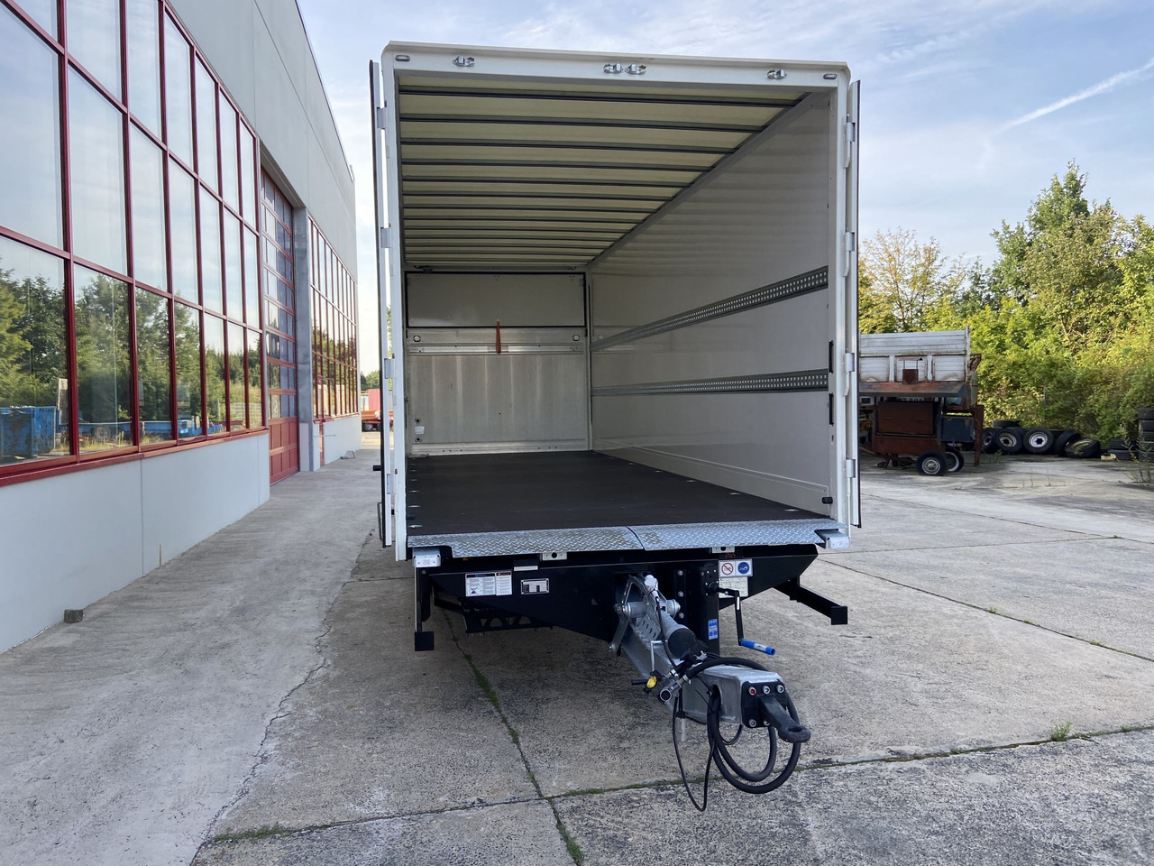 Remolque caja cerrada nuevo Möslein TK0105D-L Weiß  Tandem Koffer, Ladebordwand 1,5 t + DurchladbarNeufahrzeug --: foto 13