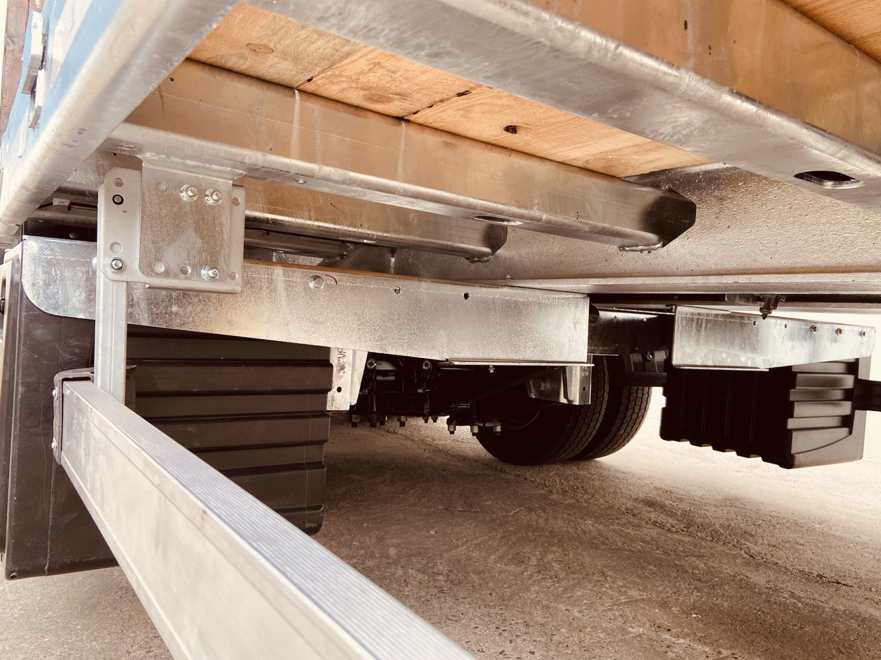 Remolque góndola rebajadas para transporte de equipos pesados nuevo Möslein TT 31 31 t GG Tridem- Tieflader 3 Achs, gelenktNeufahrzeug: foto 11 Remolque góndola rebajadas para transporte de equipos pesados nuevo Möslein TT 31 31 t GG Tridem- Tieflader 3 Achs, gelenktNeufahrzeug: foto 11