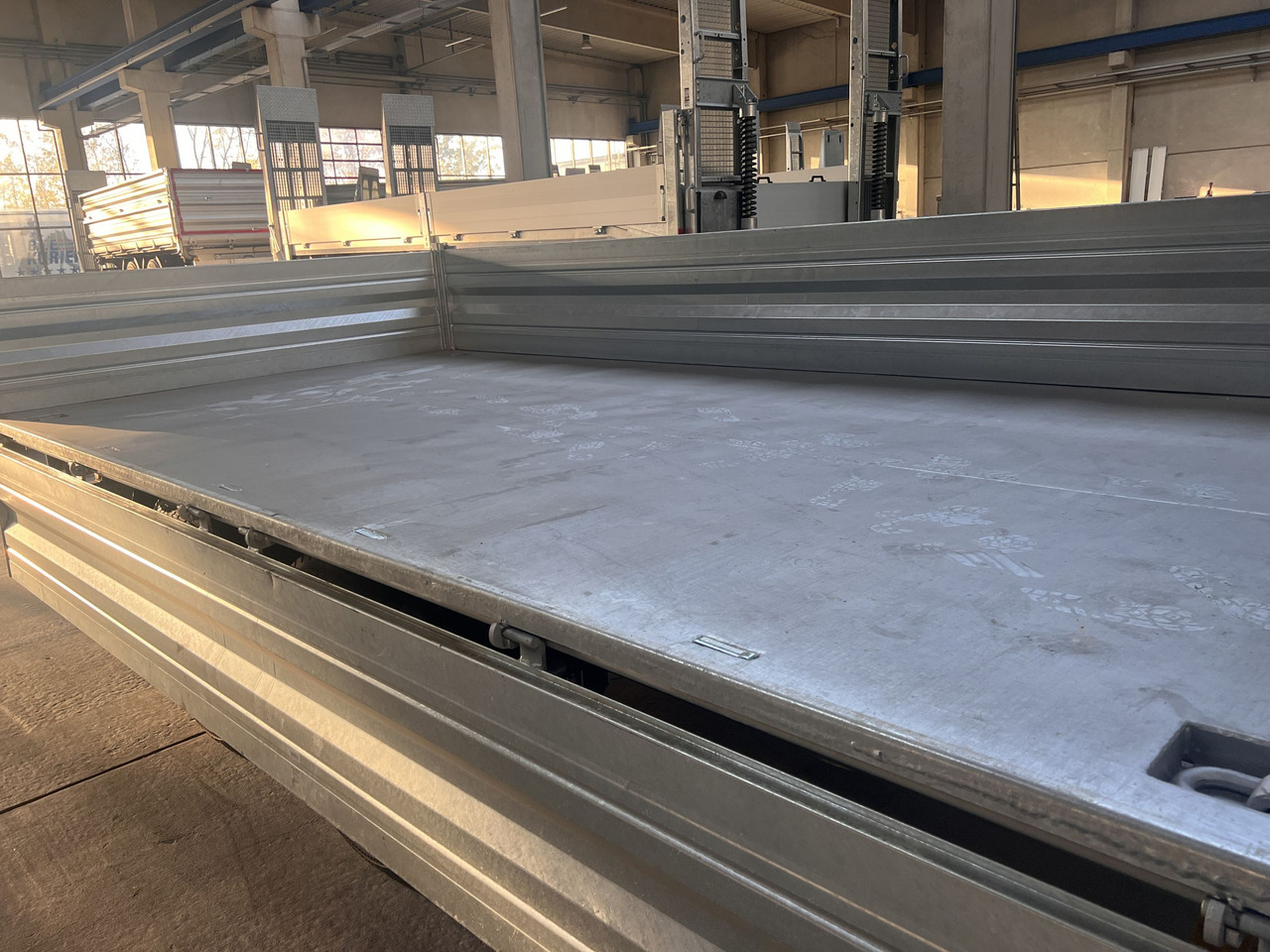 Möslein TTD 19 B neuer 19 t Tandemkipper- Tieflader - Remolque volquete: foto 4 Möslein TTD 19 B neuer 19 t Tandemkipper- Tieflader - Remolque volquete: foto 4