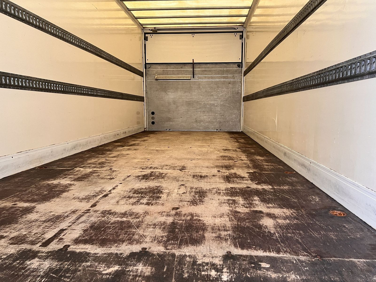 Remolque caja cerrada Möslein  Tandem Koffer mit Ladebordwand 1,5 t + Durchlad: foto 7