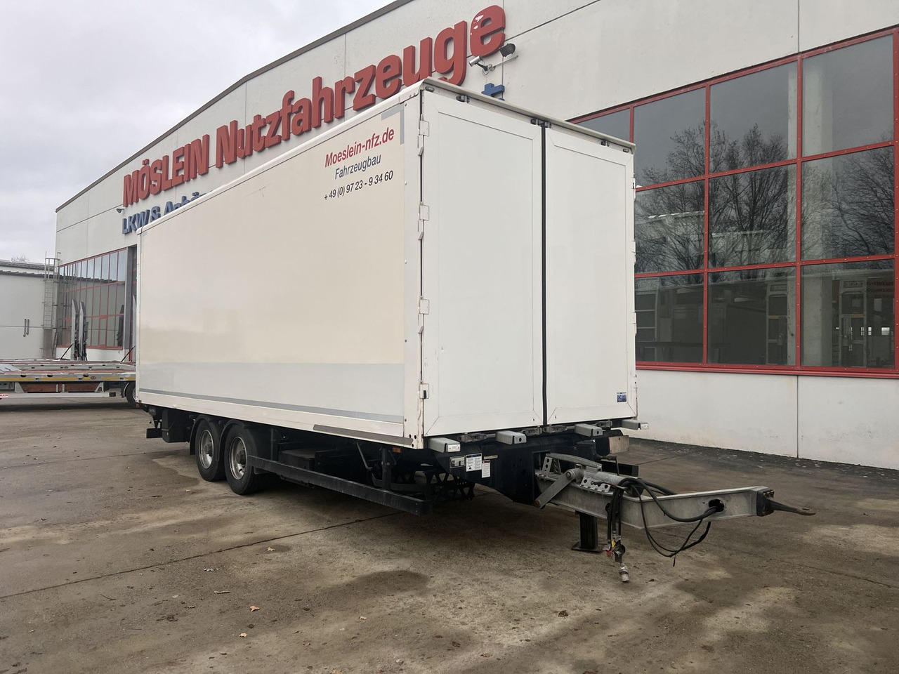 Remolque caja cerrada Möslein  Tandem Koffer mit Ladebordwand 1,5 t + Durchlad: foto 6