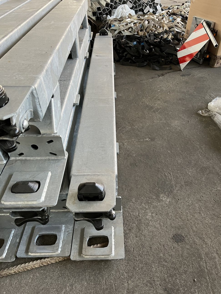 Müller Mitteltal Ausgleichsbock für Satteltieflader incl. Conatinerverschlüssen - Semirremolque góndola rebajadas: foto 3 Müller Mitteltal Ausgleichsbock für Satteltieflader incl. Conatinerverschlüssen - Semirremolque góndola rebajadas: foto 3