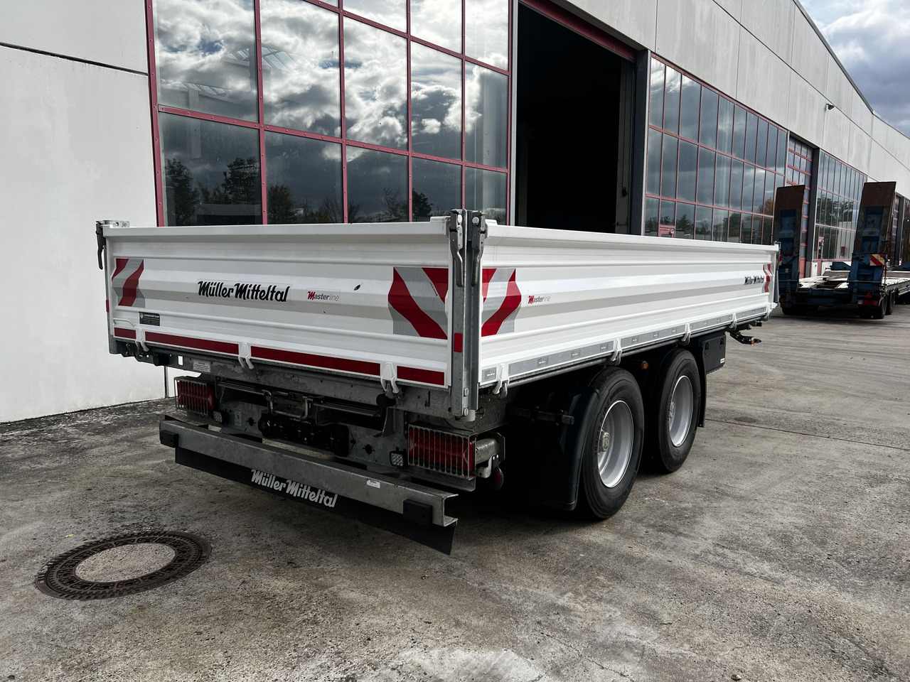 Müller Mitteltal TA-2 14,4 t Tandemkipper- Tieflader Breitbereifung NEUWERTIG - Remolque volquete: foto 5 Müller Mitteltal TA-2 14,4 t Tandemkipper- Tieflader Breitbereifung NEUWERTIG - Remolque volquete: foto 5