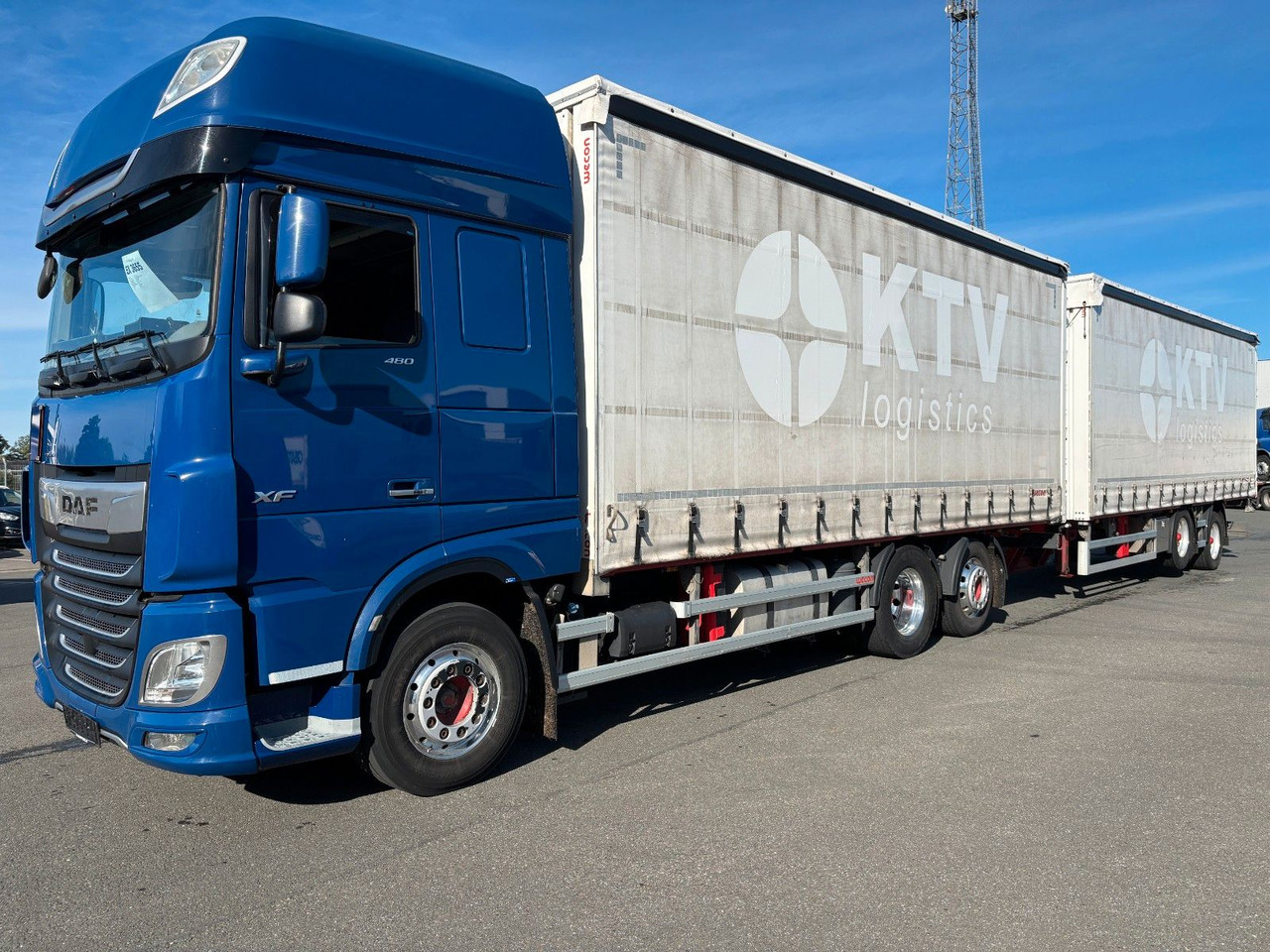 DAF SSC XF 480 Jumbozug + Anh Wecon Staplerhalterung - Camión lona: foto 1 DAF SSC XF 480 Jumbozug + Anh Wecon Staplerhalterung - Camión lona: foto 1