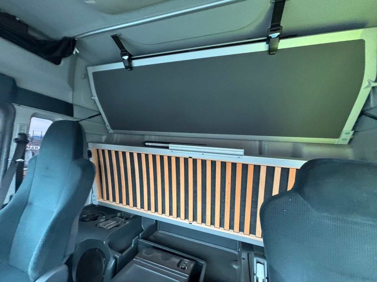 Camión lona MAN TGX 26.480 mit Ladebordwand: foto 9