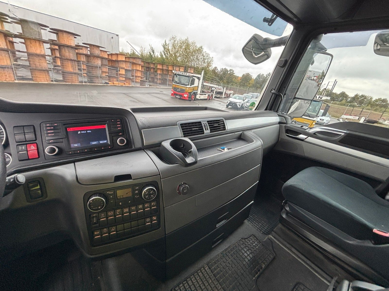 Camión lona MAN TGX 26.480 mit Ladebordwand: foto 11