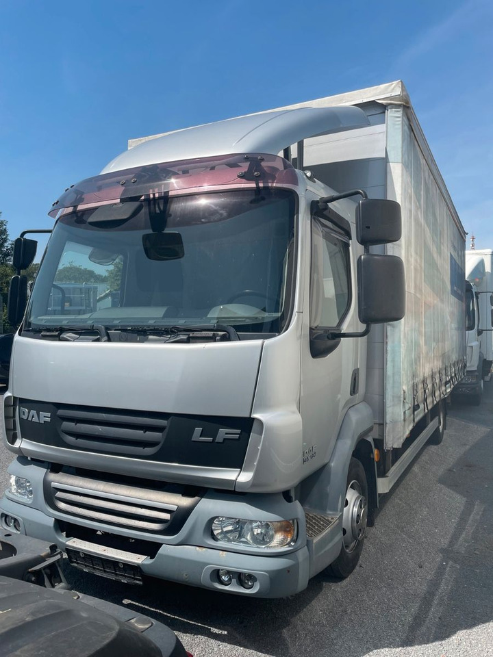 DAF LF45.180 - Furgoneta con lona: foto 2 DAF LF45.180 - Furgoneta con lona: foto 2