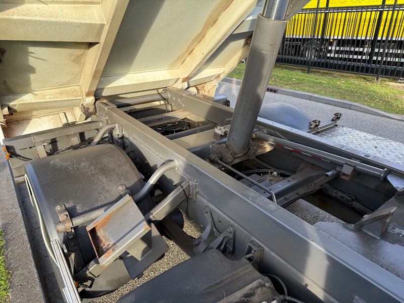 Camión volquete Renault Midlum 180 Doka crewcab 7 seats ex government: foto 19 Camión volquete Renault Midlum 180 Doka crewcab 7 seats ex government: foto 19