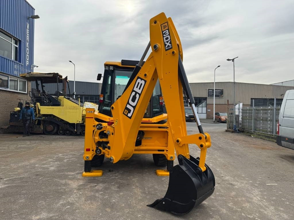 JCB 3CX 4X4 ( UNUSED ) - Retroexcavadora: foto 4 JCB 3CX 4X4 ( UNUSED ) - Retroexcavadora: foto 4