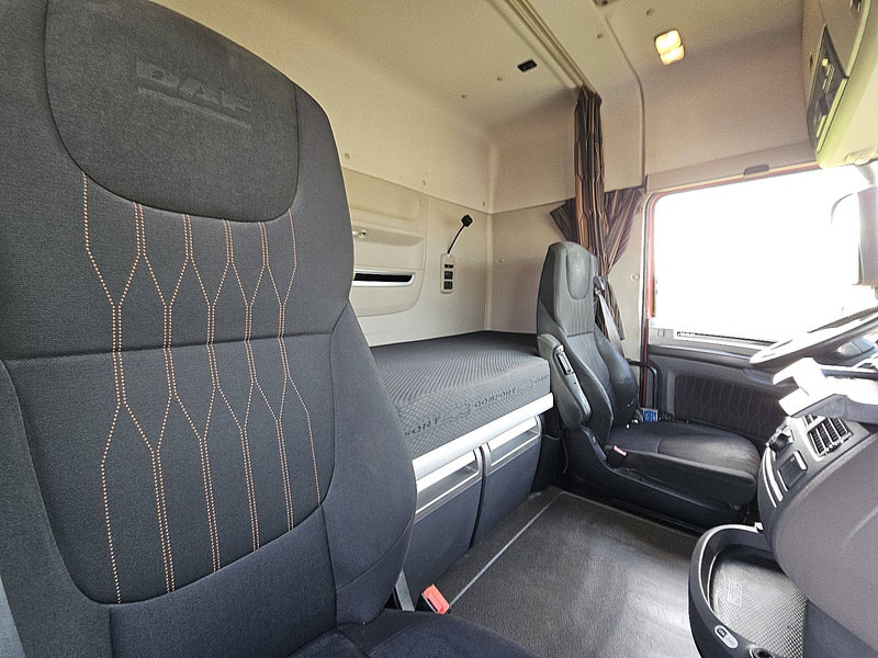 Cabeza tractora DAF XF 530 SPACECAB 6X2 FTG PTO: foto 14