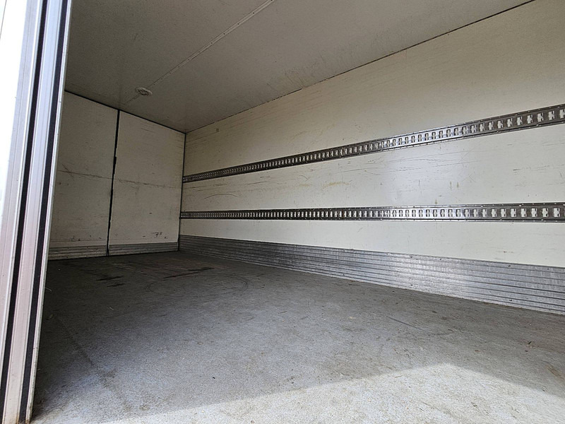 Camión frigorífico Renault MIDLUM 180.12: foto 13 Camión frigorífico Renault MIDLUM 180.12: foto 13