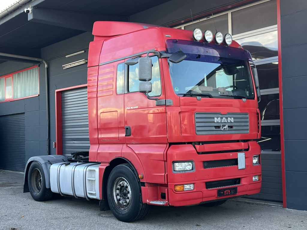 MAN TGA 18.440 Klimaaut Comfortschift Schaltgetriebe - Cabeza tractora: foto 1 MAN TGA 18.440 Klimaaut Comfortschift Schaltgetriebe - Cabeza tractora: foto 1