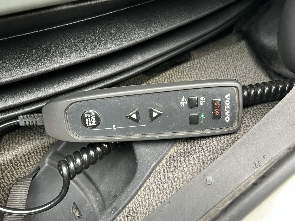 Volvo FL 260 7,2m LBW Klima Tempomat AHK Orig. 125'km - Camión lona: foto 5 Volvo FL 260 7,2m LBW Klima Tempomat AHK Orig. 125'km - Camión lona: foto 5