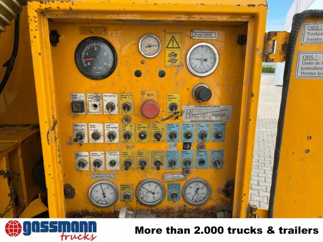 Barredora vial Mercedes-Benz Actros 3243 K 8x4/4, Müller Saug- und: foto 13