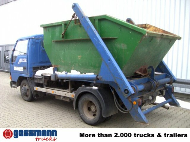 Mitsubishi Canter 4x2 - Camión portacontenedor de cadenas: foto 2 Mitsubishi Canter 4x2 - Camión portacontenedor de cadenas: foto 2